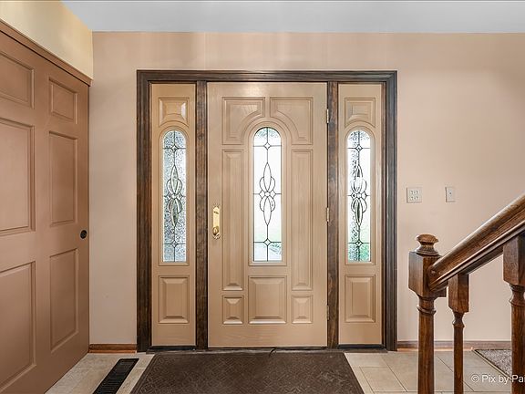 3rd image of 901 Garnet Cir