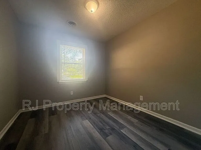 3981 Maynard Dr — Photo 10