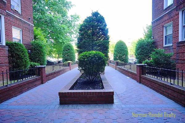 Rented by Norman Raindel, LREB | media 15