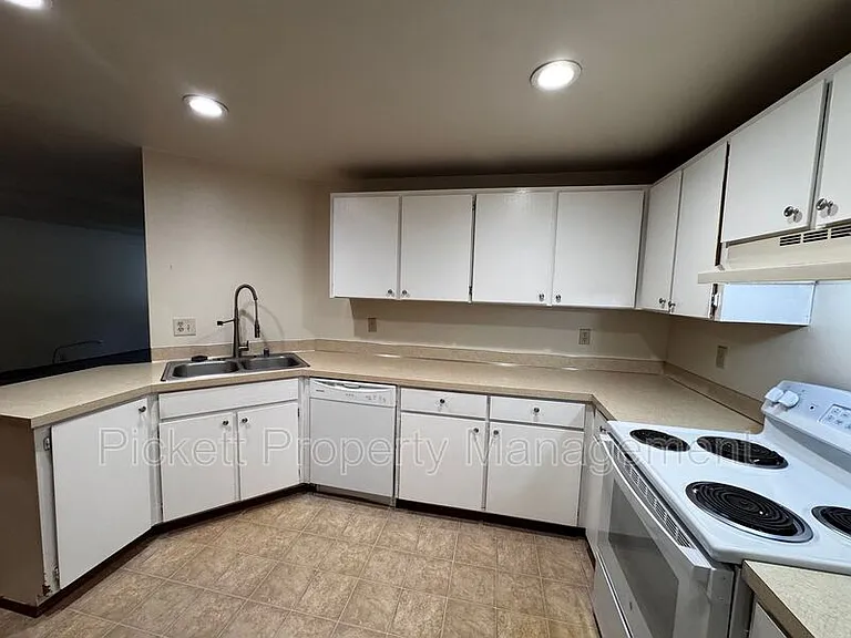 9349 Old Military Rd NE — Photo 8