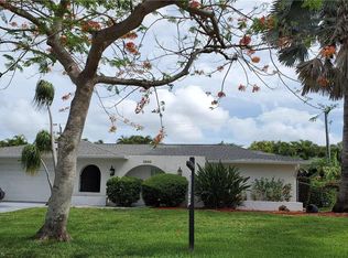 1113 N Town And River Dr, Fort Myers, FL 33919