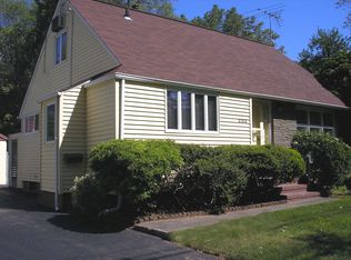 480 Raritan Rd, Roselle, NJ 07203