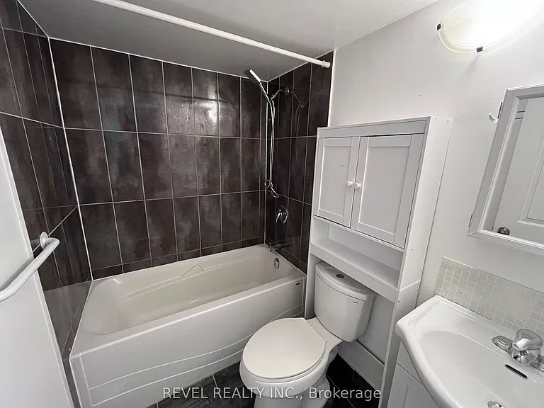 564 Blackthorn Ave #LOWER — Photo 11