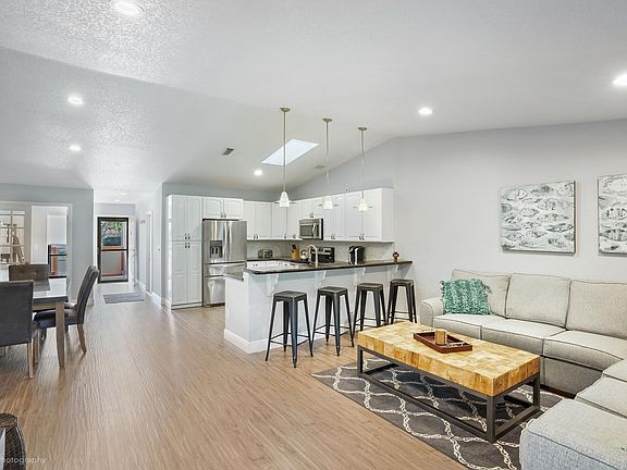 4th image of 116 Mayfair Lane