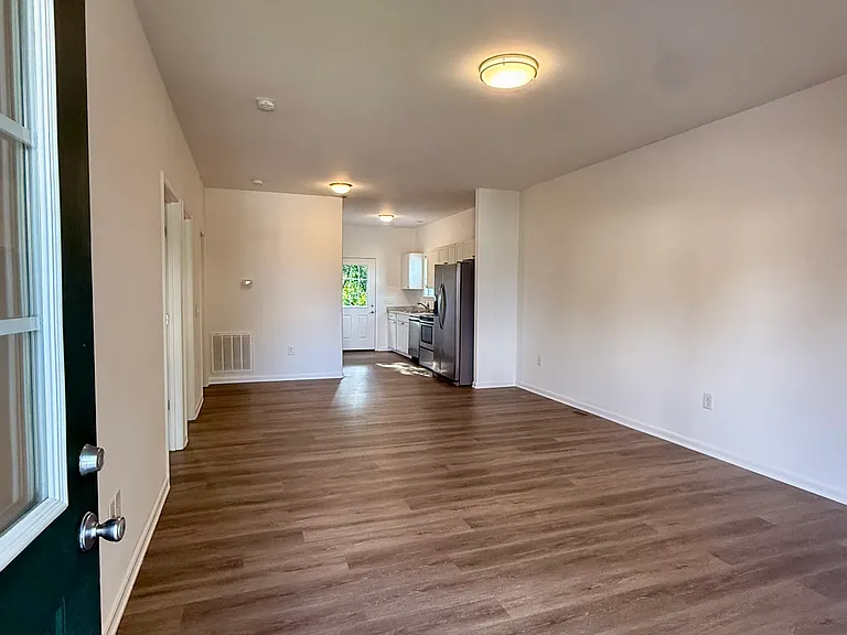 408 Lynda Lee Ln #B — Photo 7