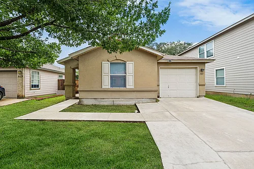 323 Amberdale Oak Photo 1