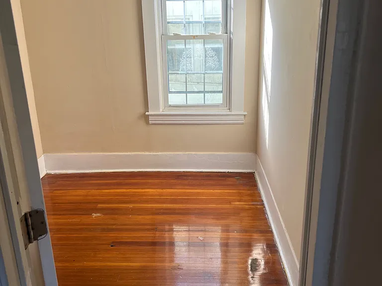 535 Richmond Ave — Photo 13