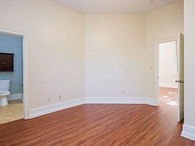 12 W Read St — Photo 10