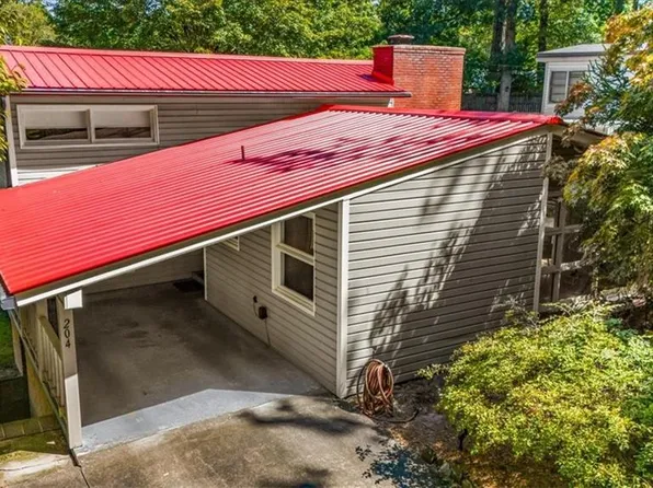 204 Rockspring Dr, Thomasville, NC 27360