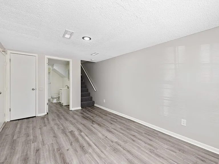 4723-25 Mercier St — Photo 16