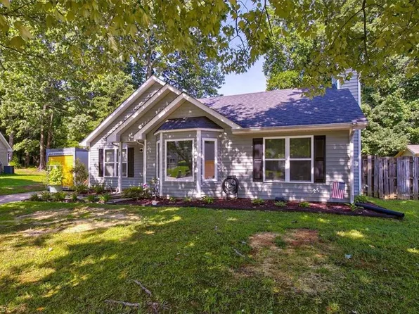 16 Glendale Oaks Ct, Greensboro, NC 27406