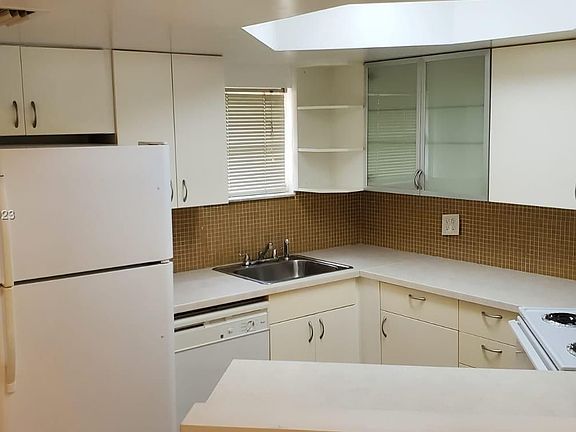 3rd image of 8343 Lake Dr APT 301
