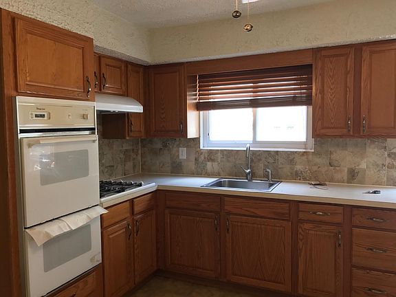 4th image of 851 Travis Ave