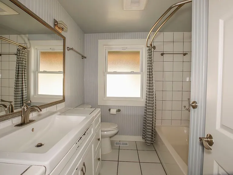 639 NE Otis St — Photo 14