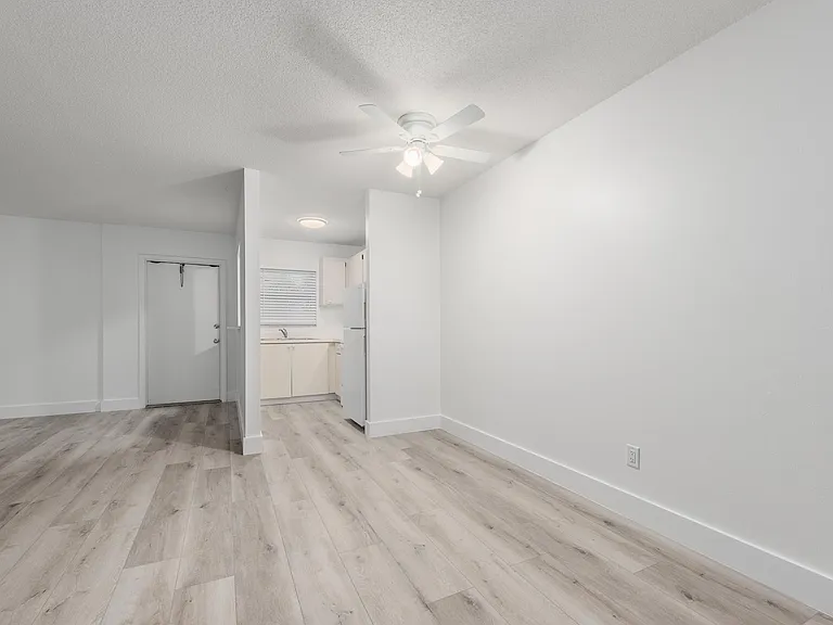 660 SW Bryant Ave #10 — Photo 5