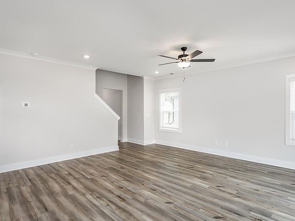 5th image of 224 Custer Dr