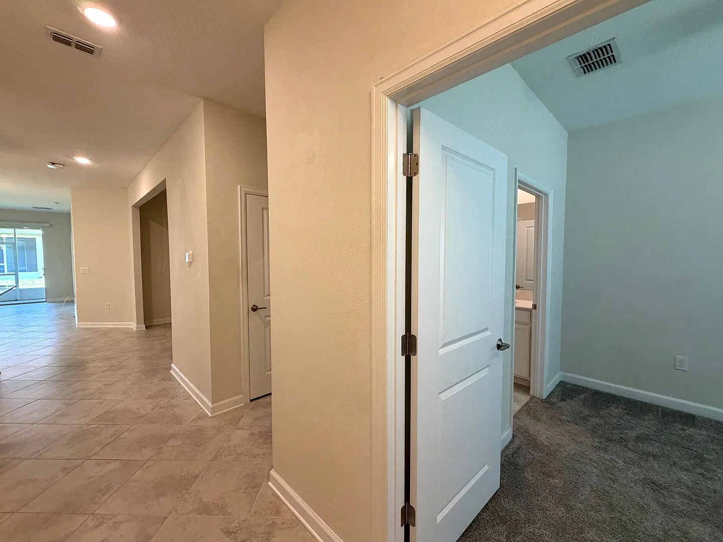 Championsgate villa in gated golf community with Resort style amenities! — Photo 3