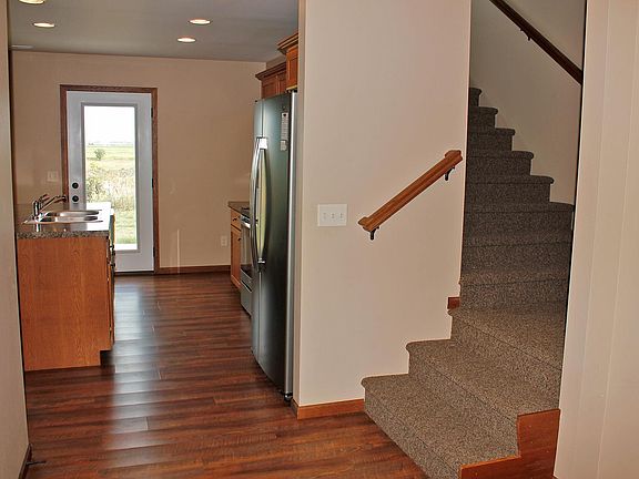 4th image of 502 W 5th St