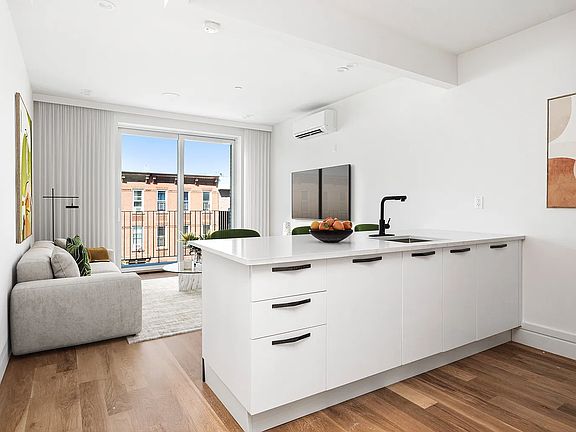 2nd image of 1060 Jefferson Ave #4A