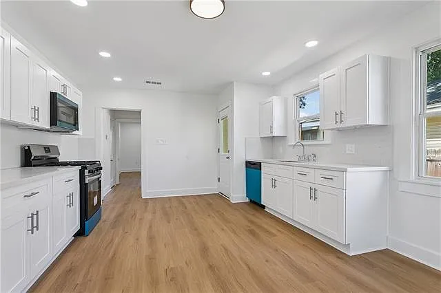 2213 James St — Photo 6