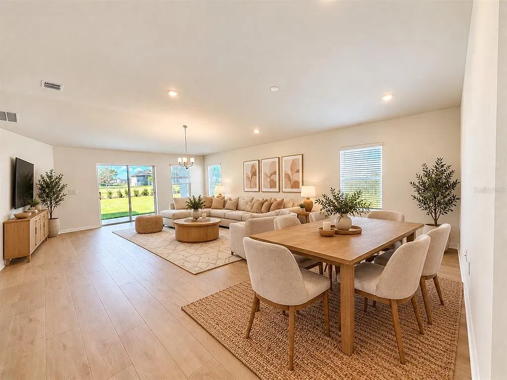 4 bed, 2.0 bath, 1984 sqft, $2,550 — Photo 4