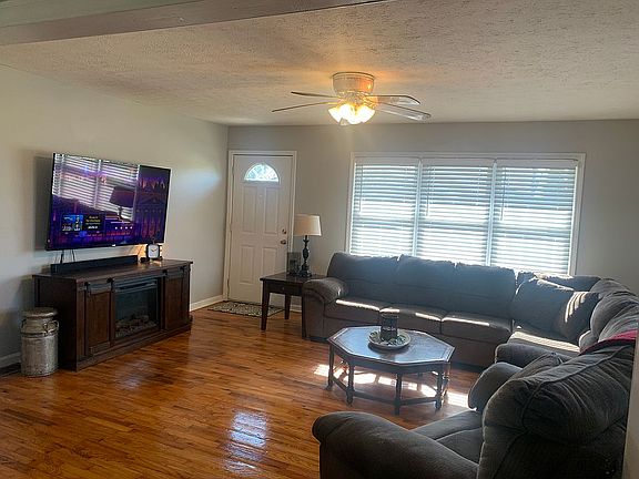 3rd image of 103 Willowcrest Dr