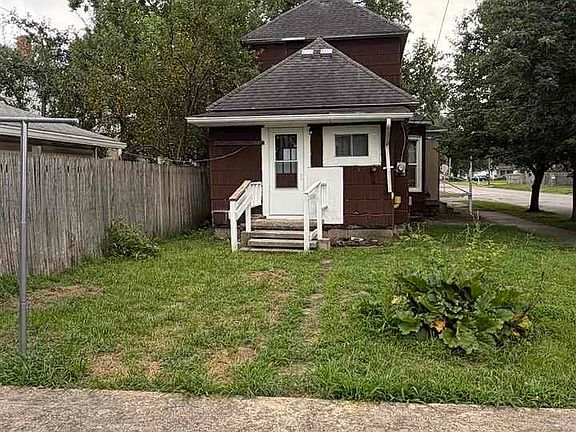 3rd image of 1600 4th Ave