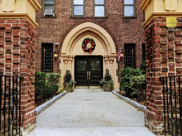 215 Hart Blvd APT 2b, Staten Island, NY 10301