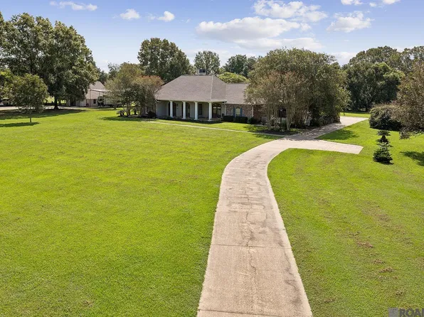 1026 Hunters Run Ave, Zachary, LA 70791
