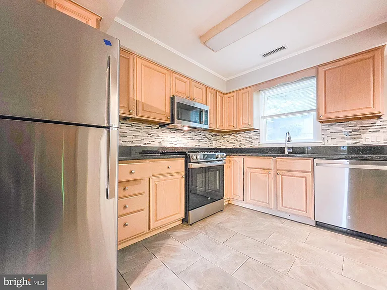 2419 Fairhaven Ave — Photo 8