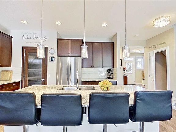 5th image of 31 N Ravenslea Cres SE