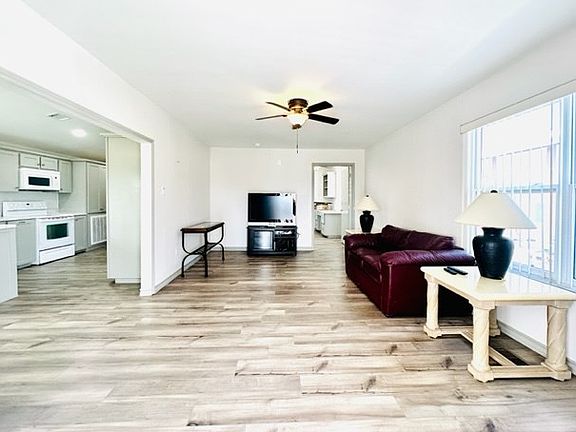 3rd image of 837 W Oyster Dr
