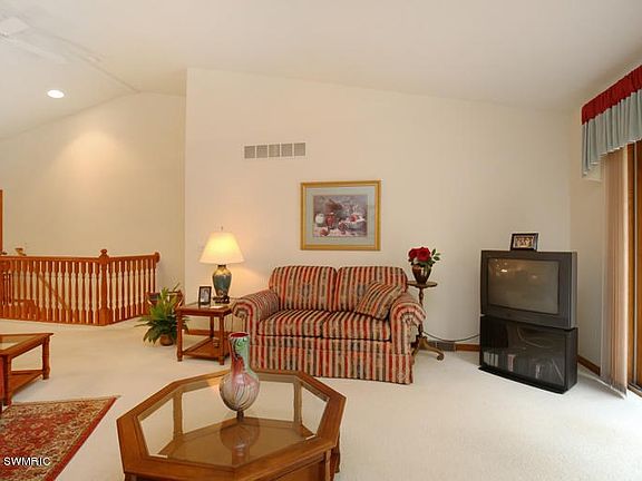5th image of 931 Amber View Dr SW