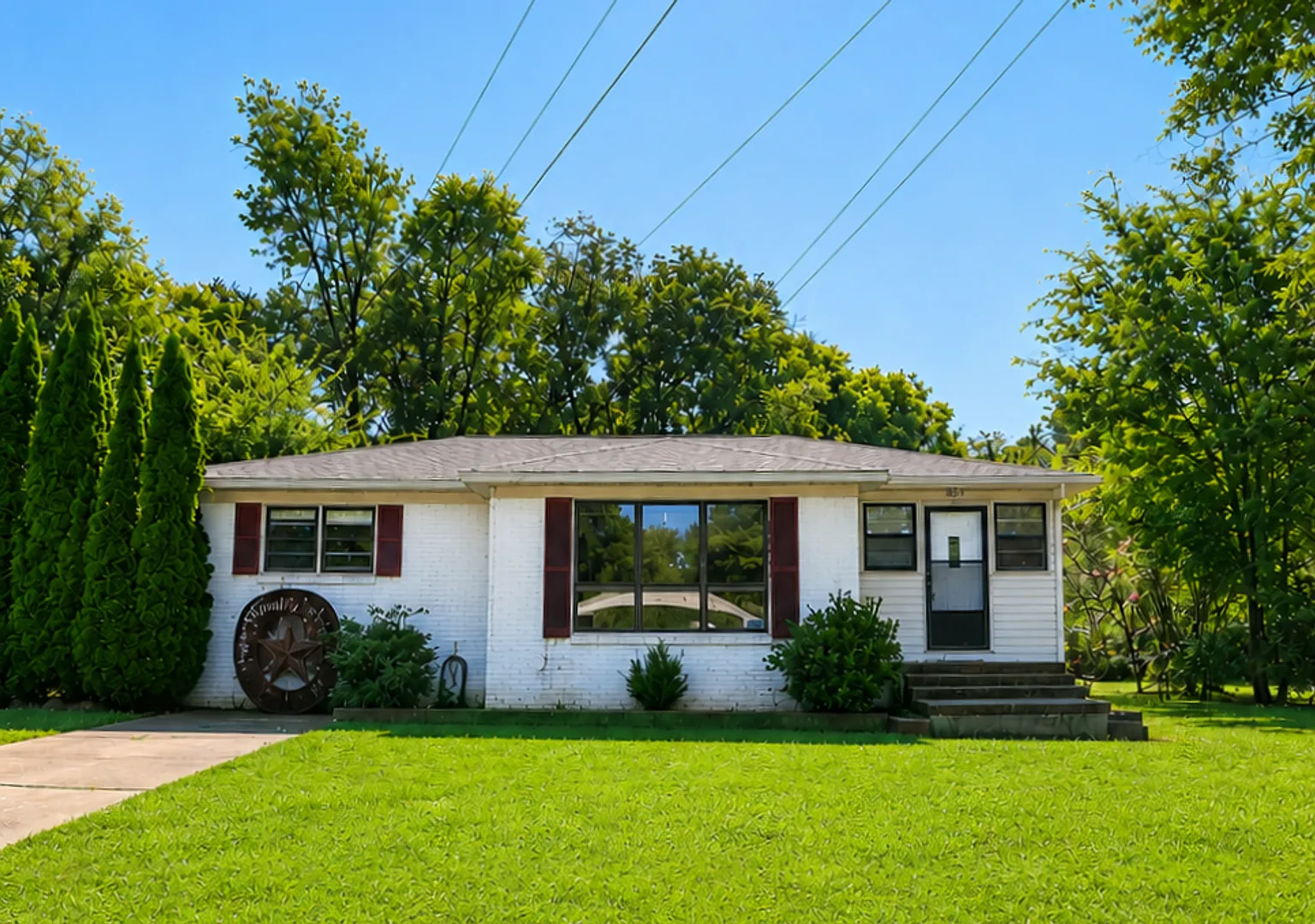 Coming Soon! Updated 2 bedroom /1 bath Close to UAH! — Photo 1