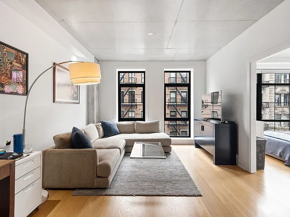 253 E 7th St #4A, New York, NY 10009