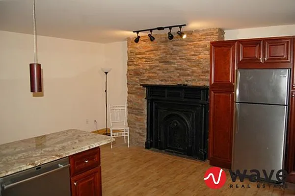 Rented by Wave Real Estate Group | media 39