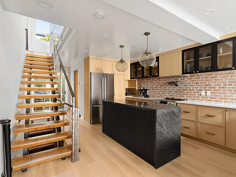 3033 India St #8 — Photo 4