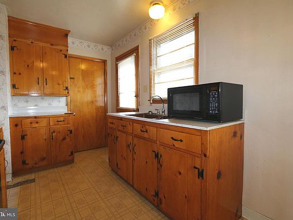 5th image of 11130 Mountain View Cir