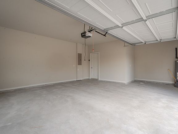 4th image of 1726 Highland Creek Dr