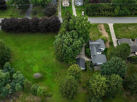 3rd image of 2842 Narrows Rd