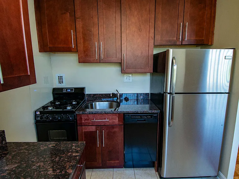 2112 New Hampshire Avenue — Photo 48