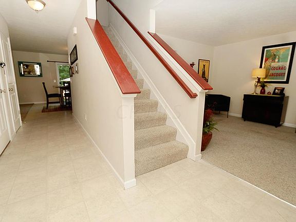 5th image of 563 Herrogate Sq