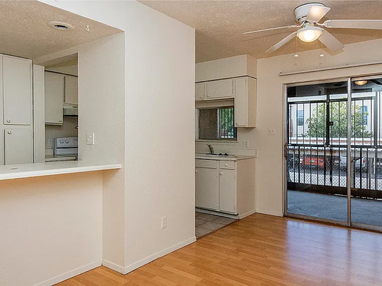 1620 N Wilmot Rd #S432 — Photo 2