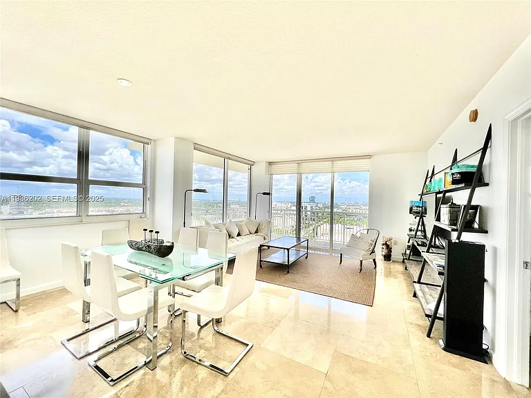 19501 W Country Club Dr #2313 — Photo 3