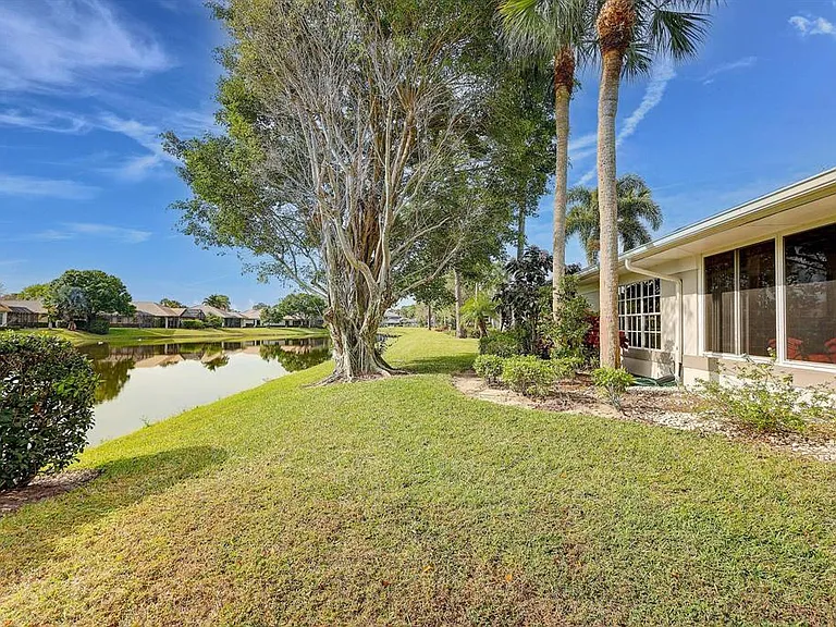 7334 Pine Creek Way — Photo 25