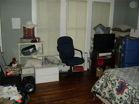 5th image of 921 Sycamore St