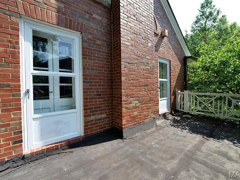 937 S Bemiston Ave — Photo 32