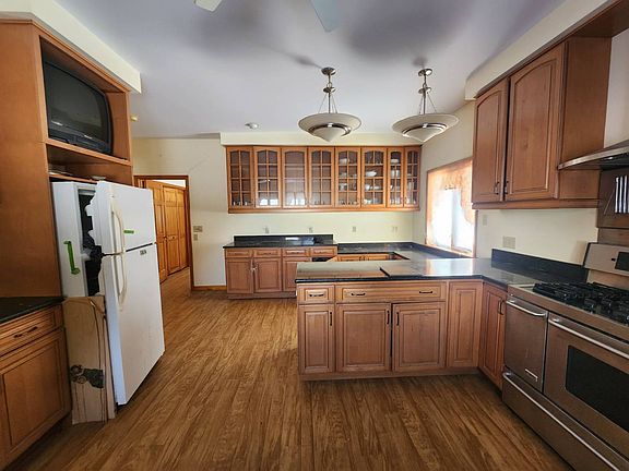 4th image of 120 Merchant St