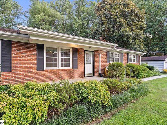 2nd image of 10 Woodleigh Dr
