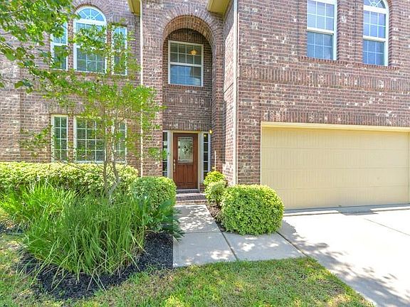 3rd image of 26226 Twin Stone Ln